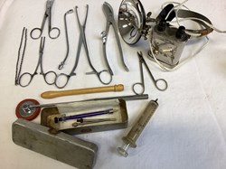 Petit lot d’instruments médicaux