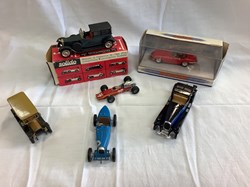 Lot de voitures miniatures dont Solido et Matchbox