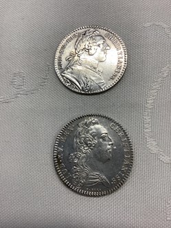 2 jetons bretons en argent 1758 et 1772, poid total 13 gr.