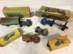 2 camions DINKY TOY, 2 boîtes vides DINKY et 2 camion CIJ