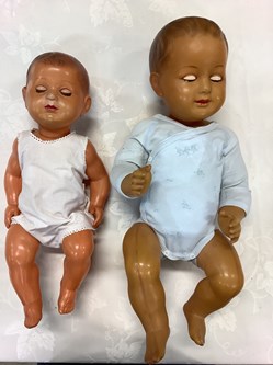 2 poupées SNF yeux mobiles, 46 et 30 cm