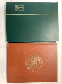 2 albums de timbres neuf et oblitérés, France, dont Poste aérienne, Libération, Chemin de fer, Franchise postale etc