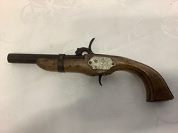 Petit pistolet à chien ancien