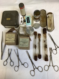Petit lot d’ancien matériel médical