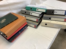 Lot de 7 classeurs de timbres divers pays, oblitérés et neufs, plusieurs milliers de timbres,