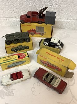 3 DINKY TOYS et leur boîte, 1 CIJ et sa boîte et 1 DINKY TOY et boîte dépareillée