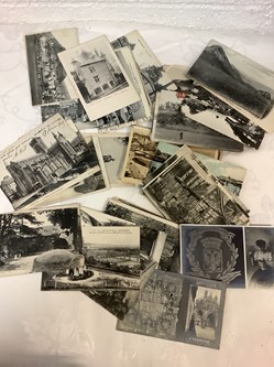 Important lot de cartes postales anciennes
