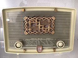 Poste radio type BF 151 U, couleur crème