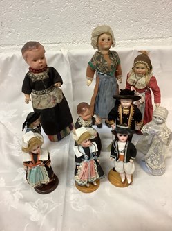 Lot de poupées anciennes dont sebi, hauteur, de 12 à 35 cm