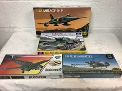 Ensemble de 4 maquettes militaria à construire de marque Heller, Heller Humbrol et Italeri
