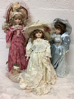 Lot de 8 poupées