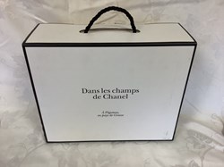 « Dans les champs de Chanel », à pégomas en pays de Grasse. Coffret