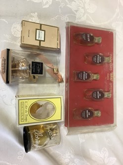 Lot de miniatures de parfum, Allure, Trésor, l’air du temps, florineige, et coffret parfums Sterlé.