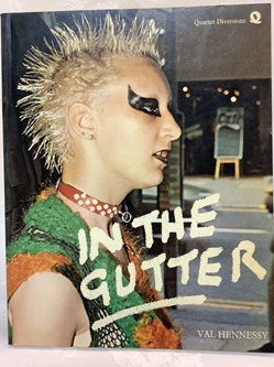 Livre broché « In the Gutter », les Punks, édition 1978