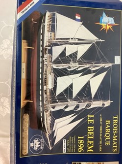 Maquette en bois du BELEM