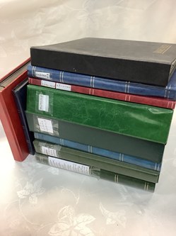 8 albums de timbres, Asie et Proche