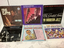 Lot de 15 vinyles de jazz divers dont John Coltrane Transition, AS 9195, VG+/VG+.