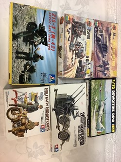 Ensemble de 6 maquettes militaria à construire De marques Heller, Airfix, Italeri et Tamiya avec les notices