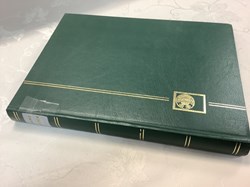 Album de timbres Chine et Japon, 563 timbres Chine, 240 du Japon, et quelques Corée du Nord