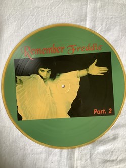 2 pictures Disc 33T, QUEEN REMEMBER FREDDIE ET PART 2. NM pour les deux. Pressage italien, PD2240 et PD 2249.