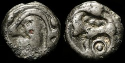 Potin à la tête casquée et à l'annelé pointé