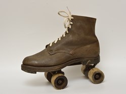 PATINS A ROULETTES ROUES EN BOIS