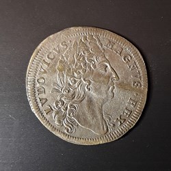 Louis XIV - Jeton - Avers : LUDOVICVS MAGNVS REX - Revers : LAZA GOTTL LAVFFERS RECH PF