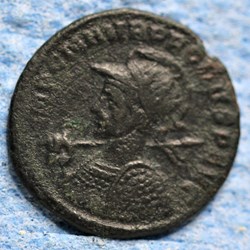 PROBUS Aurélianus Avers : IMP C M AVR PROBUS P F AVG Revers : VIRTUS PROBI AVG / XXIT