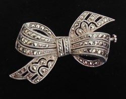 Markasitbrosch i silver, rosettform