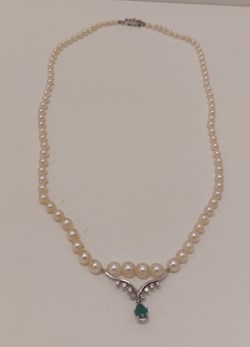 Pärlcollier med dekordel