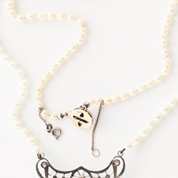Pärlcollier, lås i guld