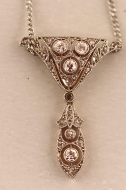 Hänge Belle epoque, 18k och diamanter