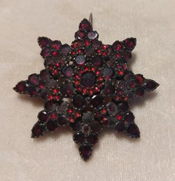 Brosch, granater, stjärnformad