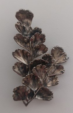 Brosch, löv