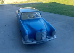 MERCEDES 300 SE BLEUE METALLISEE