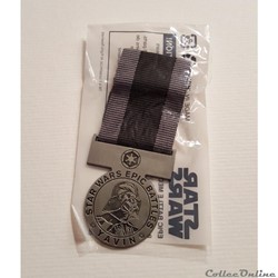 2015 - ToysRUs - MédailleStar Wars Epic Battles Yavin - 3/4