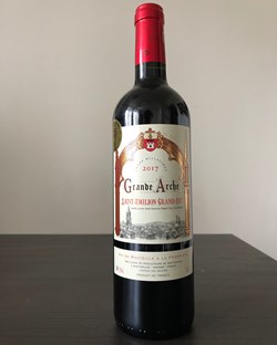 Grand vin de Bordeaux. Grande Arche, Saint-Emilion Grand Cru. Cuvée millésimée, 2017.