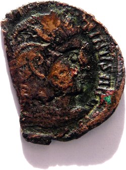 Imitation pour Constantin/Surfrappe sur une monnaie officielle de Licinius