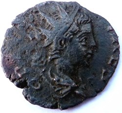 Tétricus II 272/Cologne/PIETAS AVGVSTOR