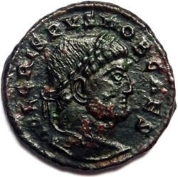 Crispus 320/Siscia/CAESARVM NOSTRORVM
