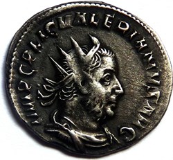 Valérien 254/Rome/VICTORIA AVGG