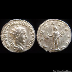 RIC 142b - PIETAS AVGG