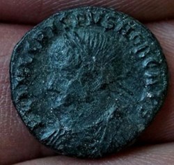 Crispus 321-324AD AE Follis