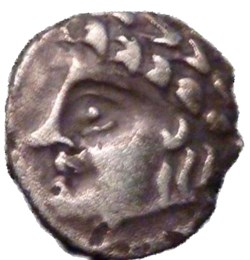 Drachme IAZVS au cheval galopant et à la rouelle