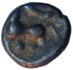 ¼ de statère aux segments de cercles, cheval à gauche