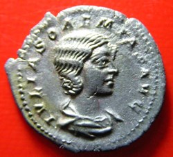 Denier - JULIA SOÉMIAS - VENVS CAELESTIS