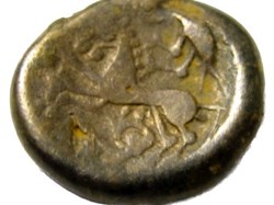 Statère en électrum au triskèle, type de Chenôves ÉDUENS BIBRACTE, région du Mont-Beuvray