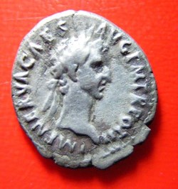 Denier - Nerva - aux instruments pontificaux