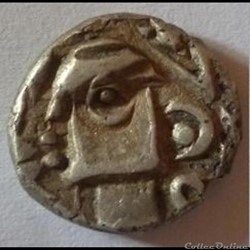 Savès 23 - Drachme à la tête Cubiste