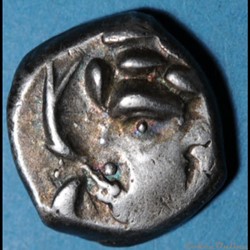 Savès 1 - Drachme à la tête Cubiste